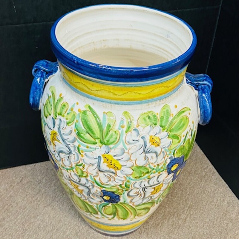 Italian Imported Floral Planter
White Green Yellow Blues
Size: 14x18
Italian Imported Planter
Hand Thrown and Hand Painted
Center Drain Hole
NEW Retail $200+
Coordinating Colors Sold Separately
