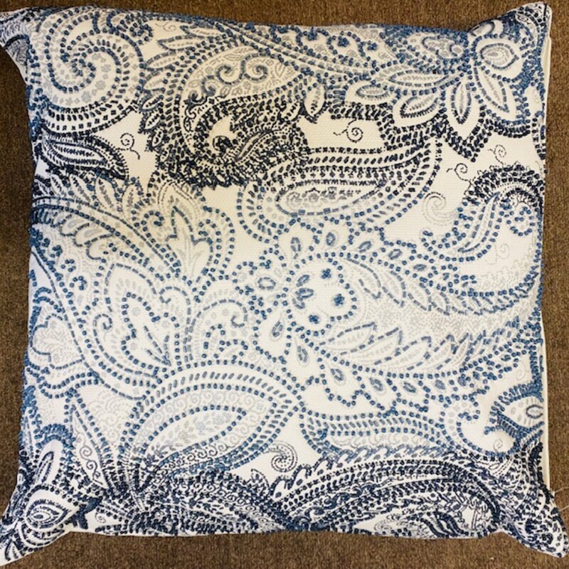 Designer Beaded Pillow
Blues Cream
Size: 19x19
NEW Retail $89
Matching Pillow Sold Separately