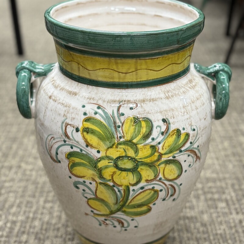 Italian Imported Floral Planter
Yellow Green White
Size: 14x18
Italian Imported Planter
Hand Thrown and Hand Painted
Center Drain Hole
NEW Retail $200+
Coordinating Colors Sold Separately