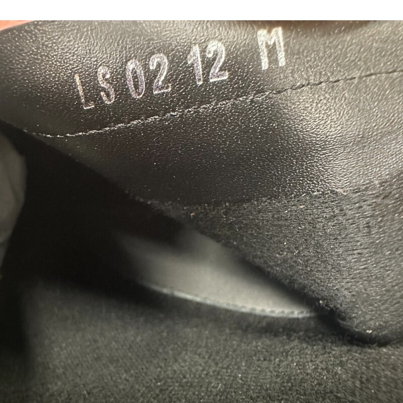 Louis Vuitton Uniformes Silhouette Ankle Black Boots<br />
<br />
Size: 38<br />
<br />
Code: LS0212<br />
<br />
In excellent condition.<br />
<br />
Does not come with the original dust bag or box.