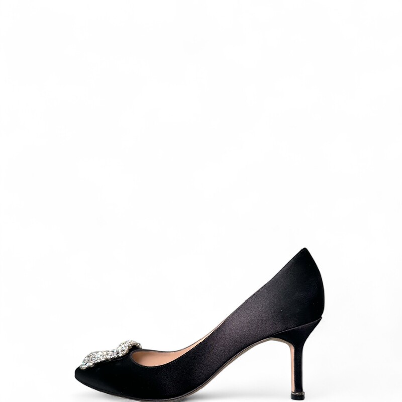 Manolo blahnik Hangisi Black Satin Heels

Size 37.5

In very good condition. Light wear on bottoms. Some marks on soles.

Does not come with original dust bag or box.
