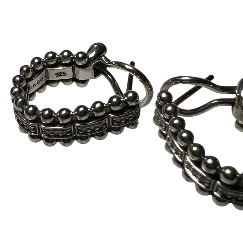 Lagos Diamond Beaded Huggie Earrings

Silver with gold post

Estimated item measurements
Length: 0.75
Width: 0.25
Metal Type: 14K Yellow Gold, Sterling Silver
Marks: 14K, 925, Designer Signature
Total Item Weight (g): 8.3
Gemstone: Diamond
Carat Weight: 0.15

Very good condition

Does not include original dust bag or box