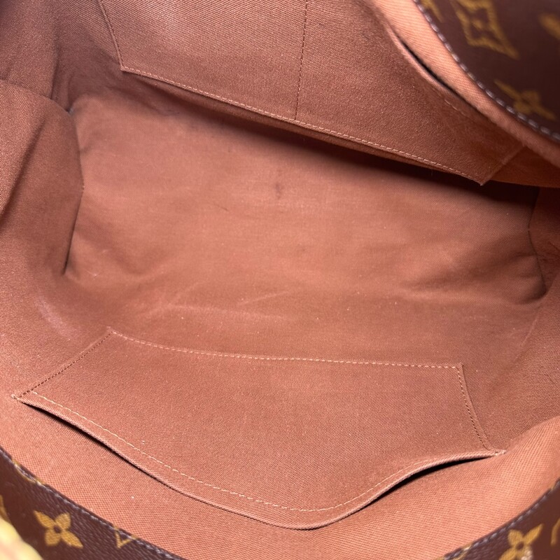 Louis Vuitton Sully Monogram Hobo Shoulder Bag

Date Code: CA3194

Dimensions: 14 L x 13 H inches

In excellent condition. Some minor marks on the strap.

Comes with the original box. No dust bag.