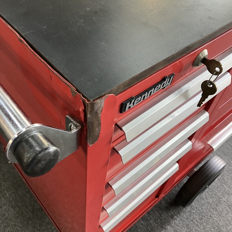 Versa Cart Tool Box, Kennnedy, 11 Drawer  Red<br />
<br />
Very Nice Condition (few blemishes shown in the pictures)<br />
<br />
Note: you will most likely need a trailer or long ramps to pick up. VERY HEAVY