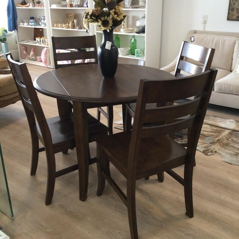 Round Dining Table & 4 Chairs,<br />
Brown/Wood,<br />
Size: 42 X 30.5 In