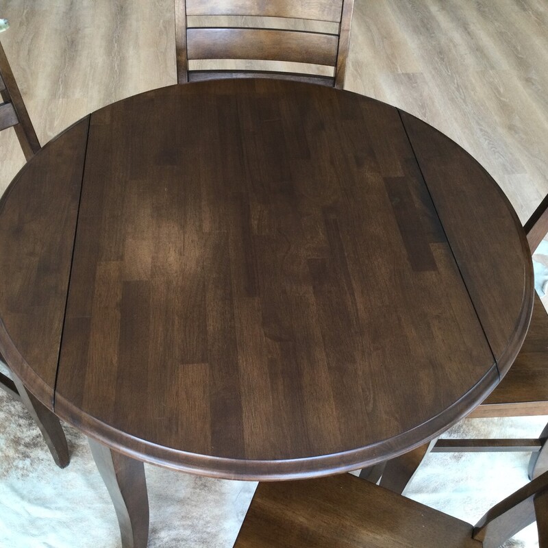 Round Dining Table & 4 Ch