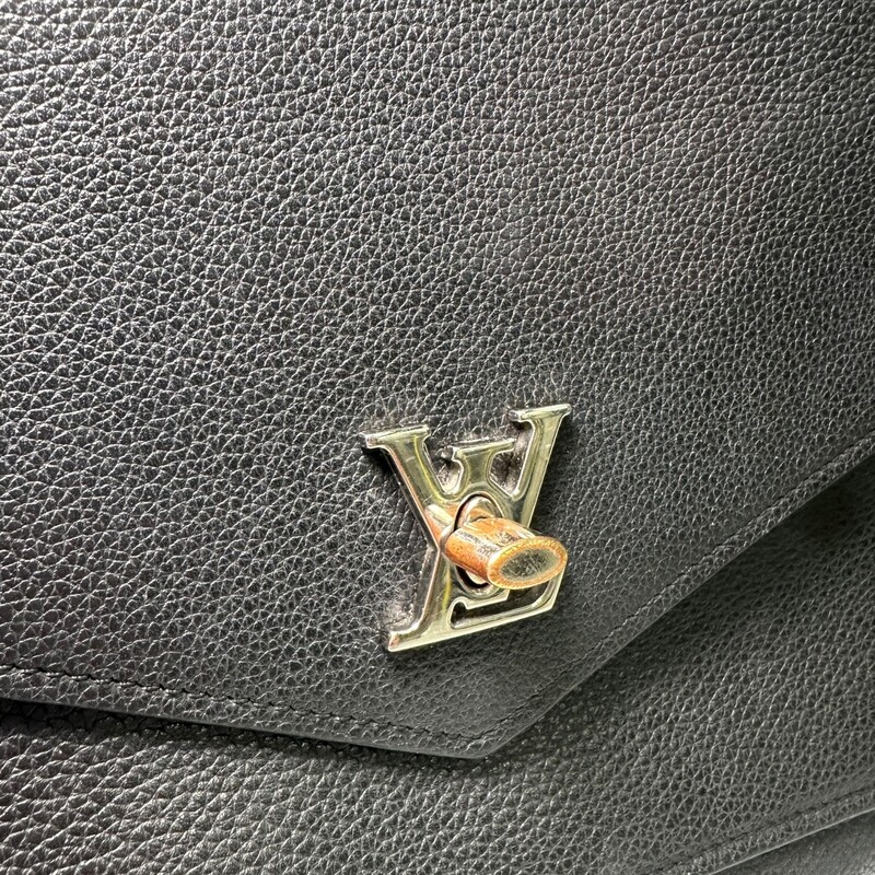 Louis Vuitton Lockme Taurillion Leather Crossbody

Date Code: TA 1109

In very good condition. Some slight tarnishing  and marks on the hardware.

Comes with original dust bag. No box.