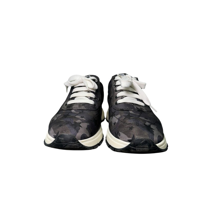 Prada Fantastic Star Camo Sneakers<br />
<br />
Size: 39<br />
<br />
Style Code: 1E5531<br />
<br />
In very good condition.Some scuffs on the rubber.<br />
<br />
Comes with the original box. No dust bag.