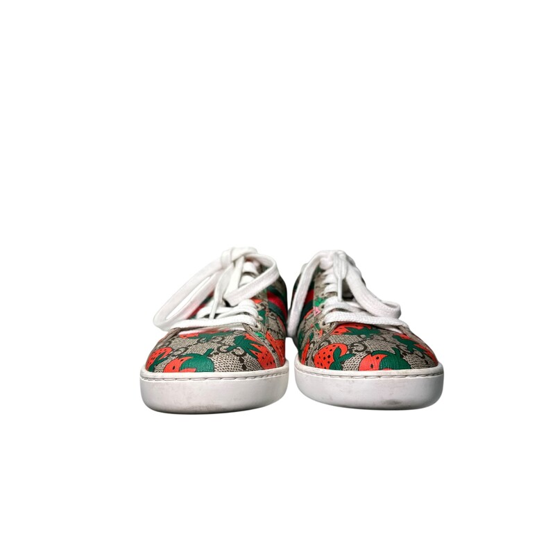 Gucci GG Strawberry Supreme Sneakers<br />
<br />
Size 35<br />
<br />
In very good ocndition. Light wea to the sneakers.<br />
<br />
Does not come witht the original dust bag or box.
