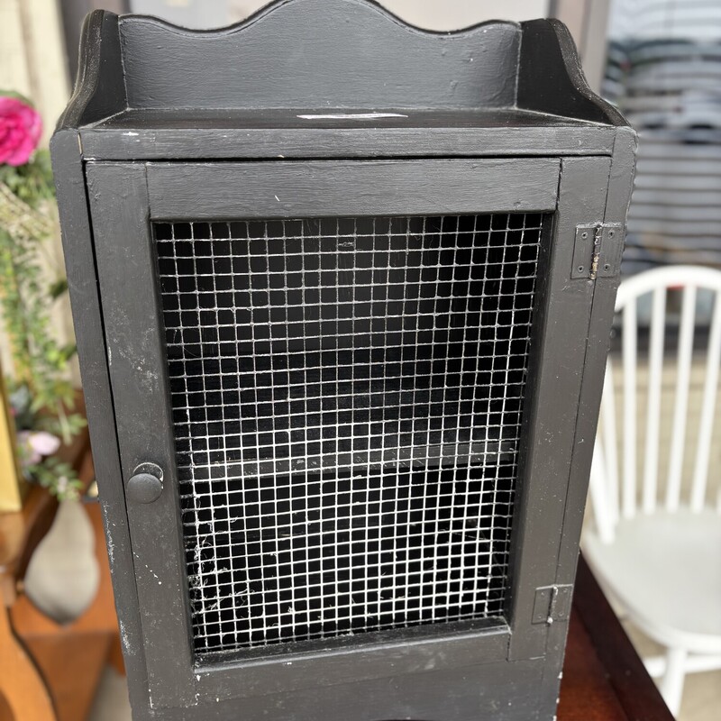 Black W Chicken Wire Shelf, Size: 16x27x9