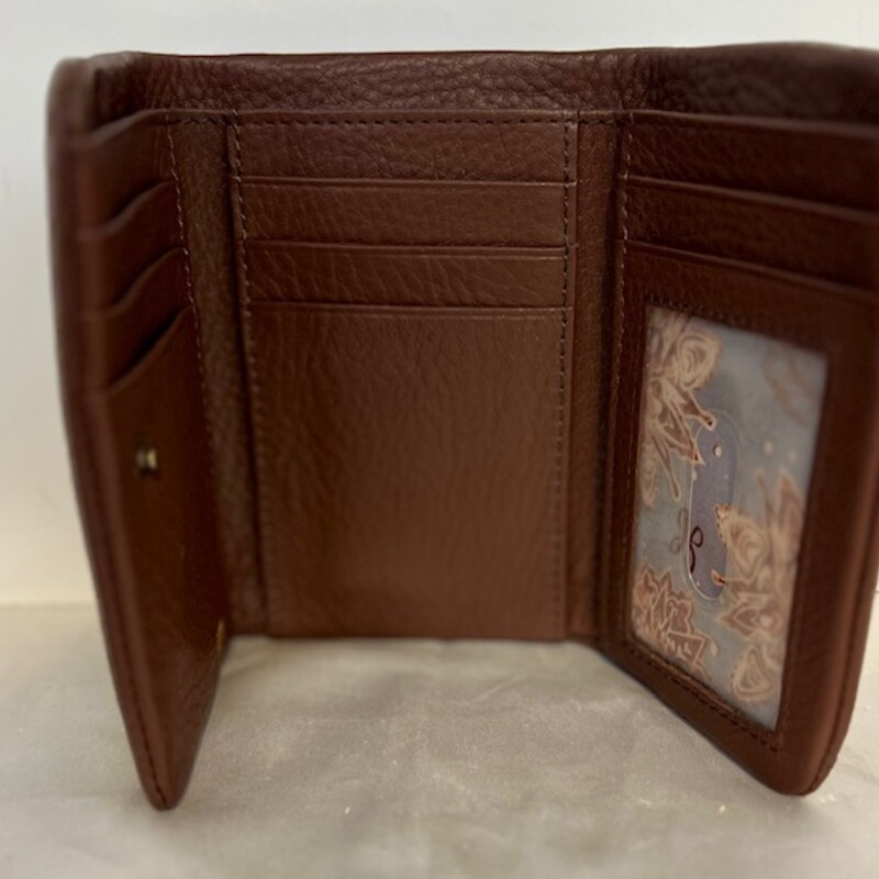 Hobo Tri Fold Wallet<br />
Brown and Gold<br />
 Size: 9.5x5H