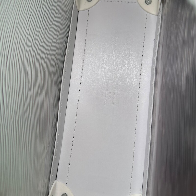 Louis Vuitton Soft Trunk Bag Limited Edition Epi Plage PV<br />
<br />
Date Code: Chipped<br />
<br />
Dimensions:<br />
Base length: 9.75 in<br />
Height: 6.75 in<br />
Width: 3.75 in<br />
Drop: 22.50 in<br />
<br />
In very good condition. Light wear by the zipper.<br />
<br />
Comes with the original dust bag. No box.
