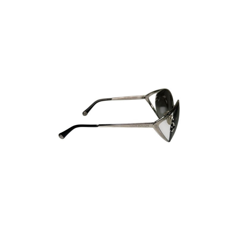 Louis Vuitton Laurel Round Sunglasses

Style Code: Z0411U

In very good condition. Some minor scratches on the lenses.

Comes with the original case and dust cover.