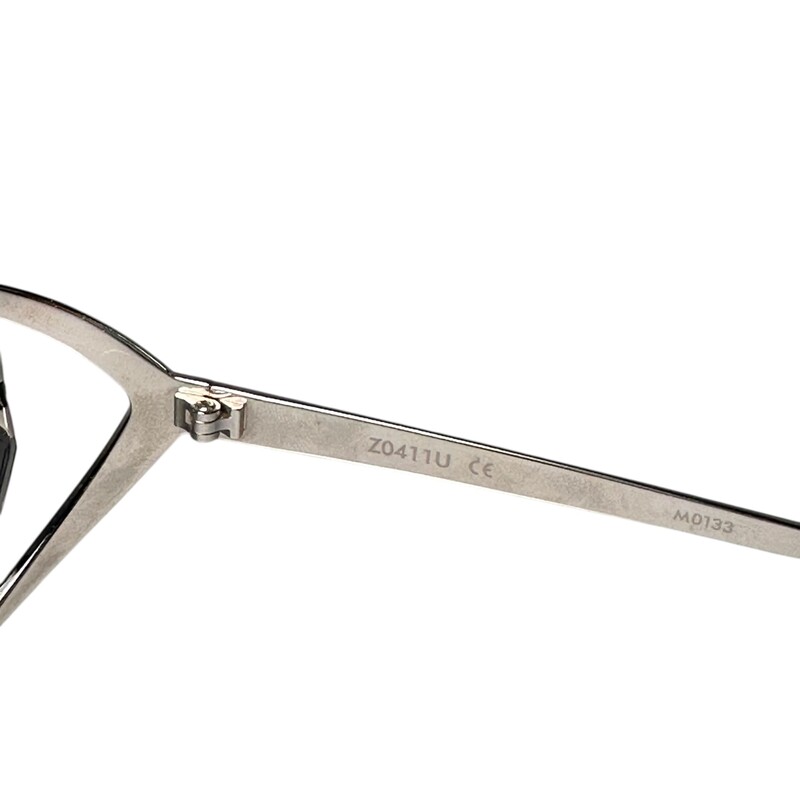 Louis Vuitton Laurel Round Sunglasses<br />
<br />
Style Code: Z0411U<br />
<br />
In very good condition. Some minor scratches on the lenses.<br />
<br />
Comes with the original case and dust cover.