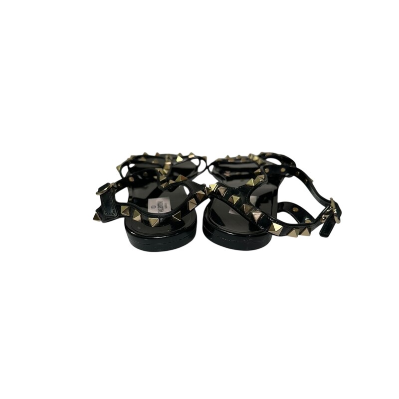 Valentino Rockstud Sandals Black<br />
<br />
Size: 40<br />
<br />
In very good condition. Wear to the bottoms of the soles.<br />
<br />
Does not come with the original dust bag or box.