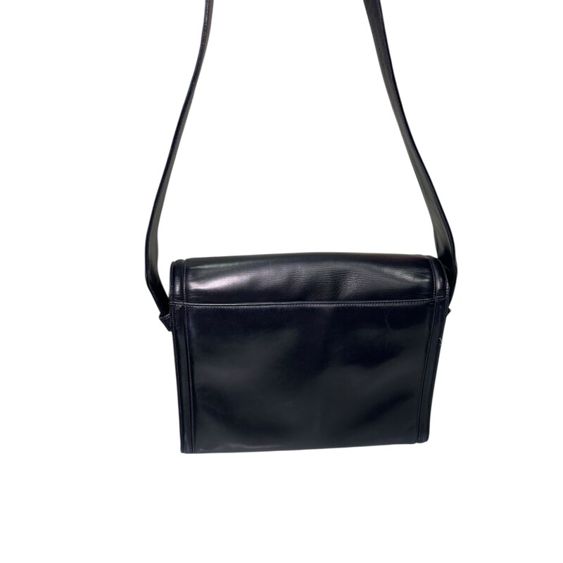 Chanel Timeless Flap Shoulder Messanger Lambskin<br />
<br />
Code: 228****<br />
<br />
Dimensions:<br />
Length: 10.50in<br />
Width: 11in<br />
Height: 3.75in<br />
Drop: 14in<br />
<br />
In very good condition. Light scuffs around the bag.<br />
<br />
Does not come with the original dust bag or box.