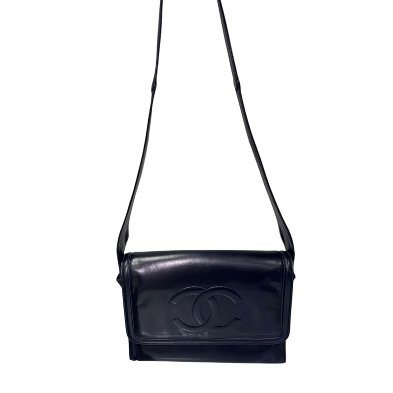 Chanel Timeless Flap Shoulder Messanger Lambskin<br />
<br />
Code: 228****<br />
<br />
Dimensions:<br />
Length: 10.50in<br />
Width: 11in<br />
Height: 3.75in<br />
Drop: 14in<br />
<br />
In very good condition. Light scuffs around the bag.<br />
<br />
Does not come with the original dust bag or box.