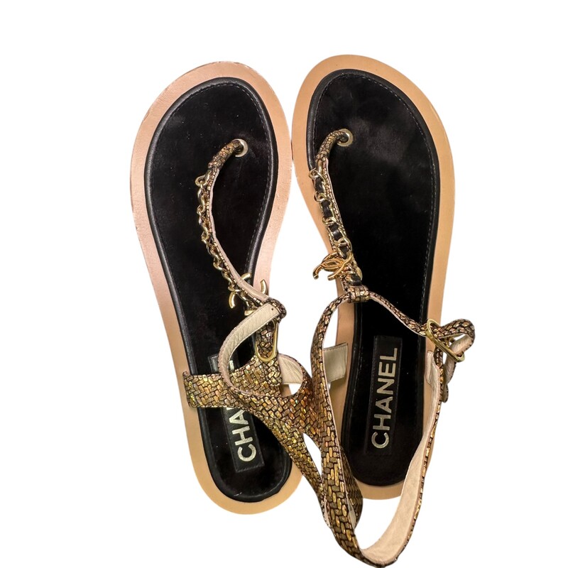 Chanel Fantasy Chain Sandals<br />
<br />
Size 39.5<br />
<br />
Code: G33534<br />
<br />
In very good condition. Light scuffs to the bottom sole.<br />
<br />
Does not come with the original dust bag or box.