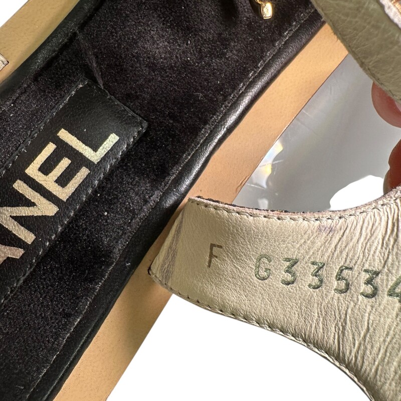 Chanel Fantasy Chain Sandals

Size 39.5

Code: G33534

In very good condition. Light scuffs to the bottom sole.

Does not come with the original dust bag or box.