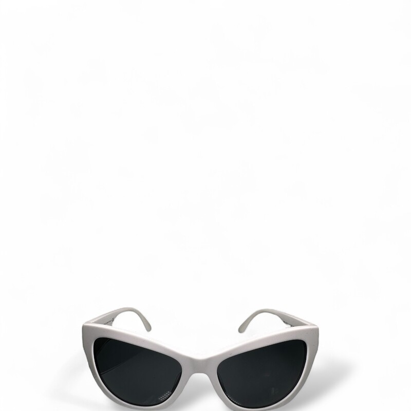 Versace White Cat Eye logo Sunglasses

Style Number: 4417- U

In very good condition. Faint scratching on the lenses.

Come with original box and case.