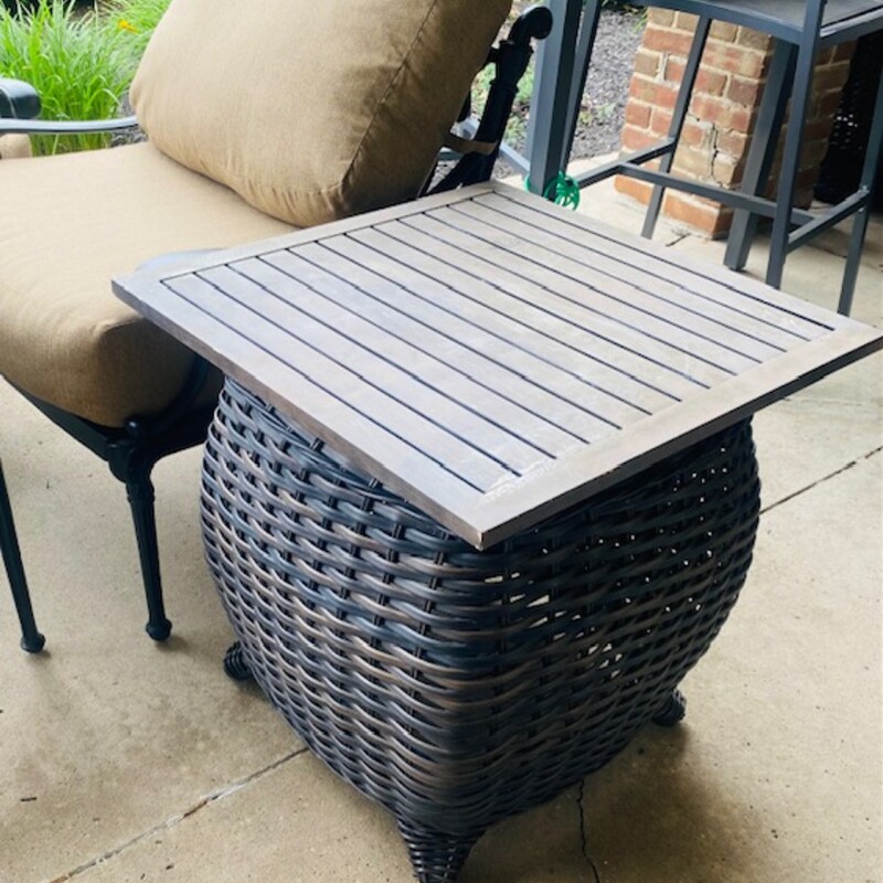 Pier1 Wicker Square Table