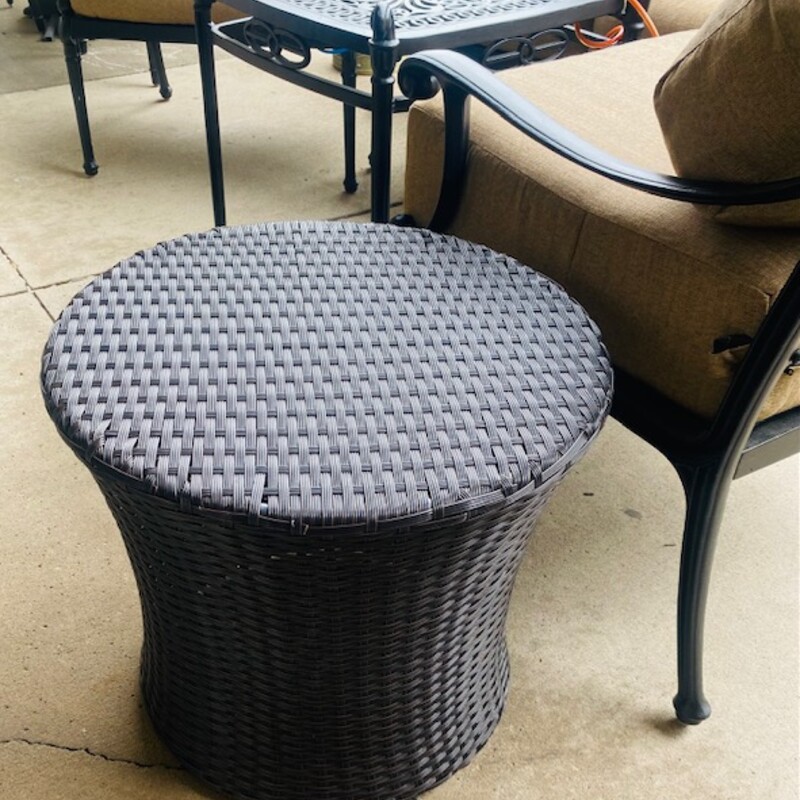 Pier 1 Wicker Table