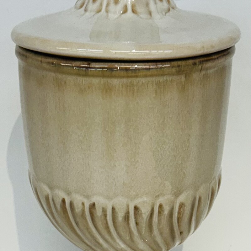 Urn Look Lidded Finial