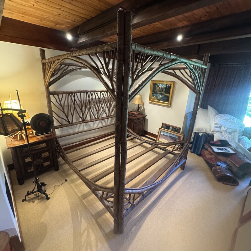 La Lune Canopy Bed