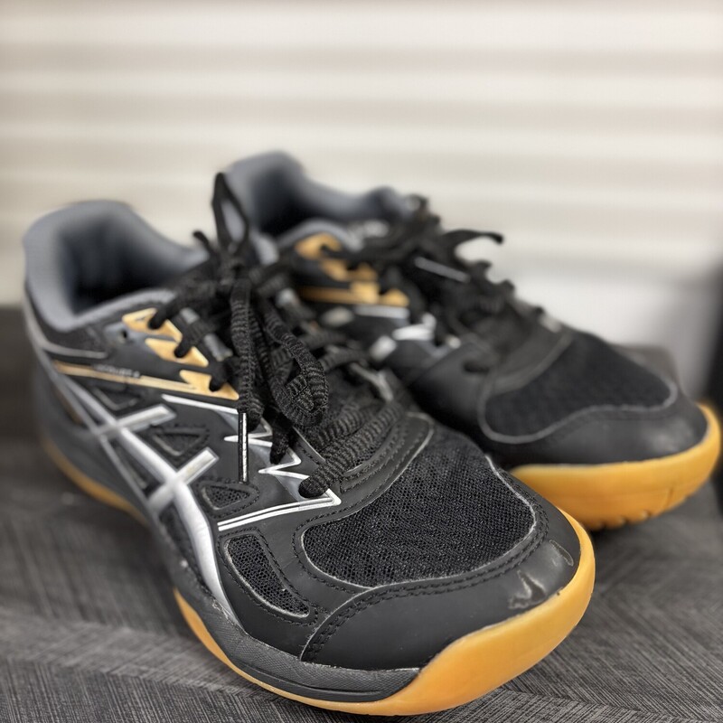Black Asics, Size: 3
Upcourt 4
** Slight Scuff on Right Toe **