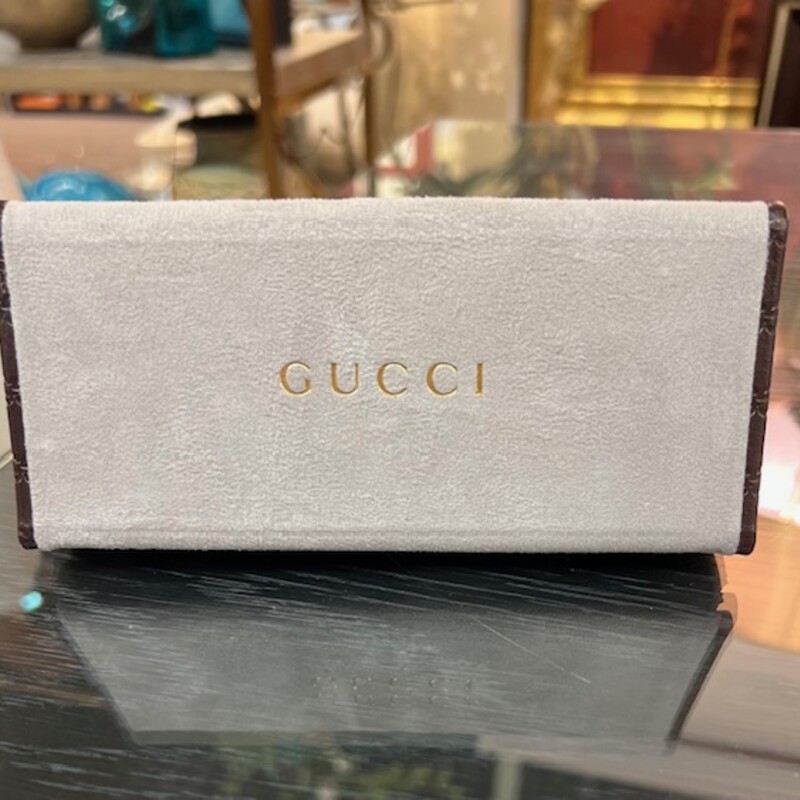 Gucci Sunglass Case<br />
Case only<br />
 Brown, Size: 6x3H