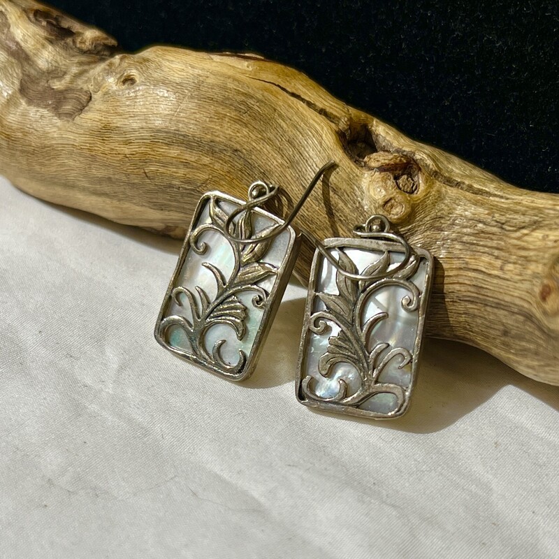 Framed leaves with MOP earrings