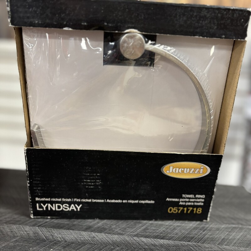 NWT Towel Ring