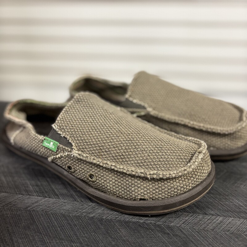 Brown Sanuks, Size: 6