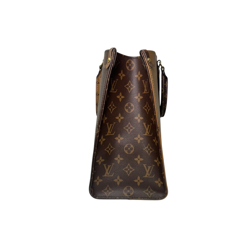 Louis Vuitton OntheGo MM Monogram<br />
<br />
Code: Chipped<br />
<br />
Dimensions:<br />
13.8 x 10.6 x 5.5 inches<br />
(Length x Height x Width)<br />
<br />
In very good condition. Light wear to the interior and creasing on sides.<br />
<br />
Comes with the original dust bag. No box.