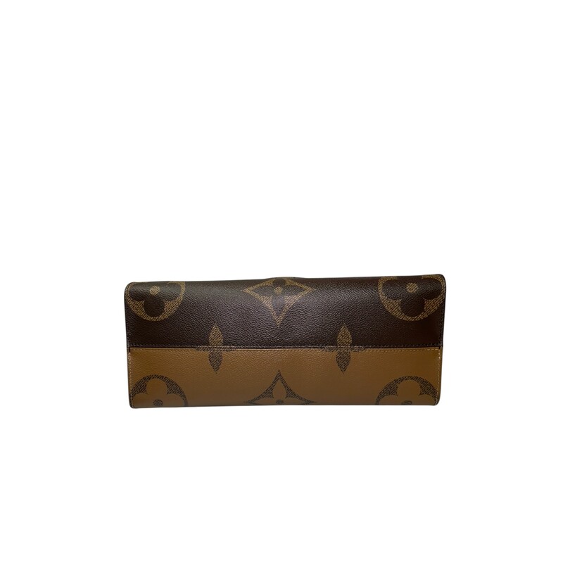 Louis Vuitton OntheGo MM Monogram<br />
<br />
Code: Chipped<br />
<br />
Dimensions:<br />
13.8 x 10.6 x 5.5 inches<br />
(Length x Height x Width)<br />
<br />
In very good condition. Light wear to the interior and creasing on sides.<br />
<br />
Comes with the original dust bag. No box.