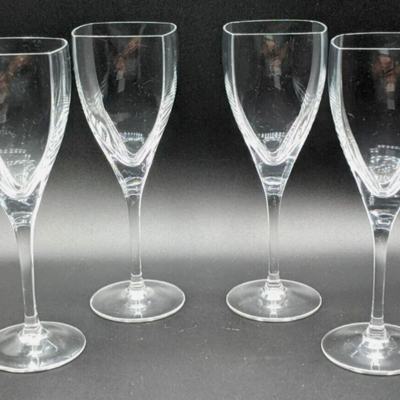 S4 Mikasa Panache Wine Glasses
Clear
Size: 3x8.5H