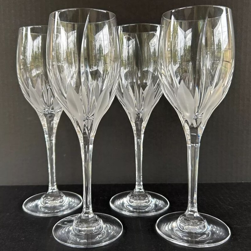 4Mikasa FlameDAmore Wine