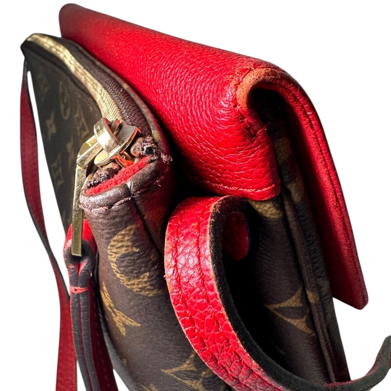 Louis Vuitton Twice Red Monogram Crossbody

Date Code:FL3185

Dimensions: 9 L X 6 H inches

In good condition. Some wear on the leather, interior marks, and some scratching od the hardware.

Does not come with original dust bag or box.