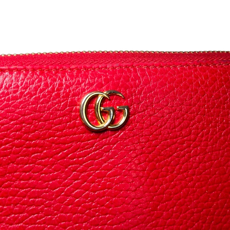 Gucci Interlocking Marmont Leather Wallet<br />
<br />
Style Code:456117.496334<br />
<br />
Dimensions:7 L x 4H<br />
<br />
In very good condition. Slight tarnshing of the hardware.<br />
<br />
Does not come with original dust bag or box.