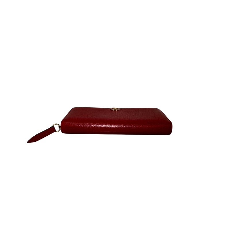 Gucci Interlocking Marmont Leather Wallet<br />
<br />
Style Code:456117.496334<br />
<br />
Dimensions:7 L x 4H<br />
<br />
In very good condition. Slight tarnshing of the hardware.<br />
<br />
Does not come with original dust bag or box.