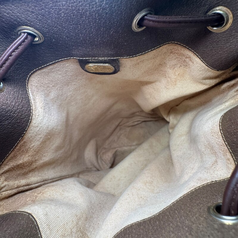 Gucci Bucket Ophidia Crossbody<br />
<br />
Date Code: 00158-4793<br />
<br />
Dimensions: 10 H x 11L inches<br />
<br />
In good condition. Some wear on the piping, marks througout the canvas and some interior waer.<br />
<br />
Does not come with original dust bag or box.