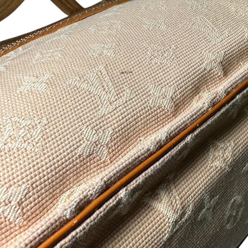 Louis Vuitton Lucille Min Lin Shoulder Bag<br />
<br />
Date Code:DR1014<br />
<br />
Dimnesions: 13 L x 7 H inches<br />
<br />
In very good condition. Some minor marks on canvas and interior.<br />
<br />
Comes with original dust bag. No box.