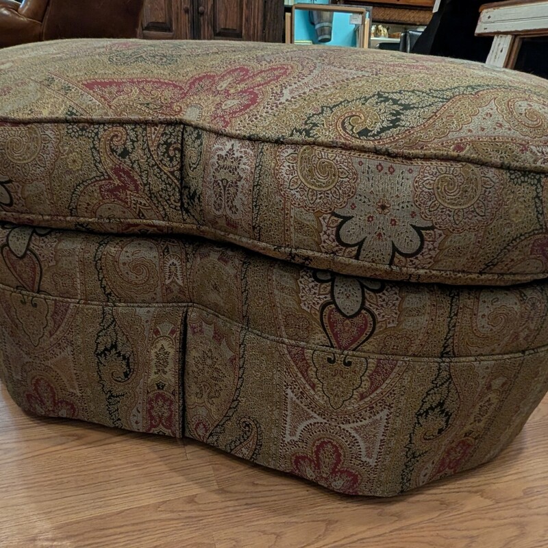 Three Leaf Clover Shape, Floral, Large<br />
39 x 41 x 18h