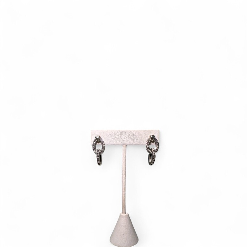 Lagos Sterling Silver Caviar Earrings

Sterling Silver .925

18K gold Post

Does not come with original dust bag or box,