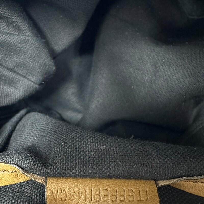 Burberry Hobo House Check Bag<br />
<br />
 Size: OS<br />
<br />
ITEFFEPll4SCA<br />
<br />
In very good condition.<br />
<br />
Does not come with the original dust bag or box.
