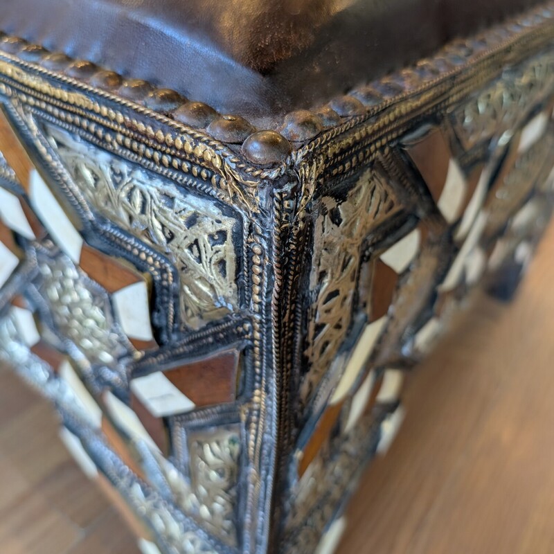 Moroccan Ottoman Bone, Wood, Metal<br />
20 x 20 x 15h