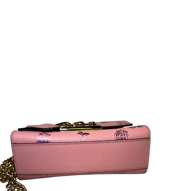 Gucci Padlock Berry Pink Crossbody<br />
<br />
Date Code: 40987 525040<br />
<br />
Dimensions:<br />
Shoulder Strap Drop: 19.75<br />
Height: 5.5<br />
Width: 7.75<br />
Depth: 3<br />
<br />
In very good condition. Light scuffs to the hardware.<br />
<br />
Does not come with the original dust bag or box.