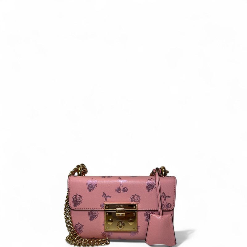 Gucci Padlock Berry Pink Crossbody

Date Code: 40987 525040

Dimensions:
Shoulder Strap Drop: 19.75
Height: 5.5
Width: 7.75
Depth: 3

In very good condition. Light scuffs to the hardware.

Does not come with the original dust bag or box.