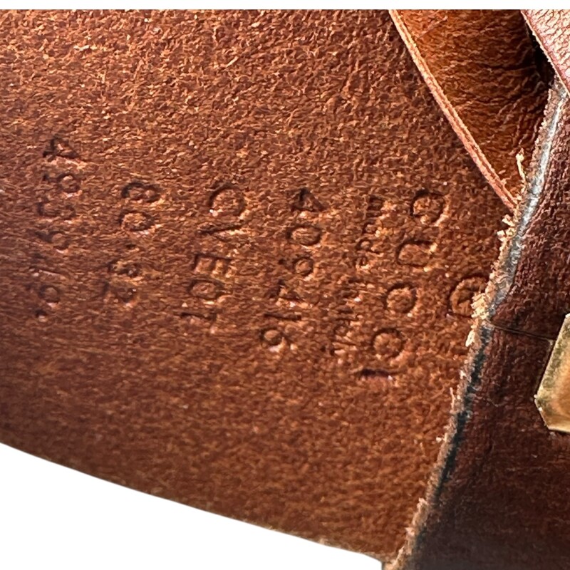 Gucci Marmont Brown Distressed Leather Gold Belt

Size 85

In very good condition. Light scuffs to the hardware.

Comes with the original dust bag. No box.
