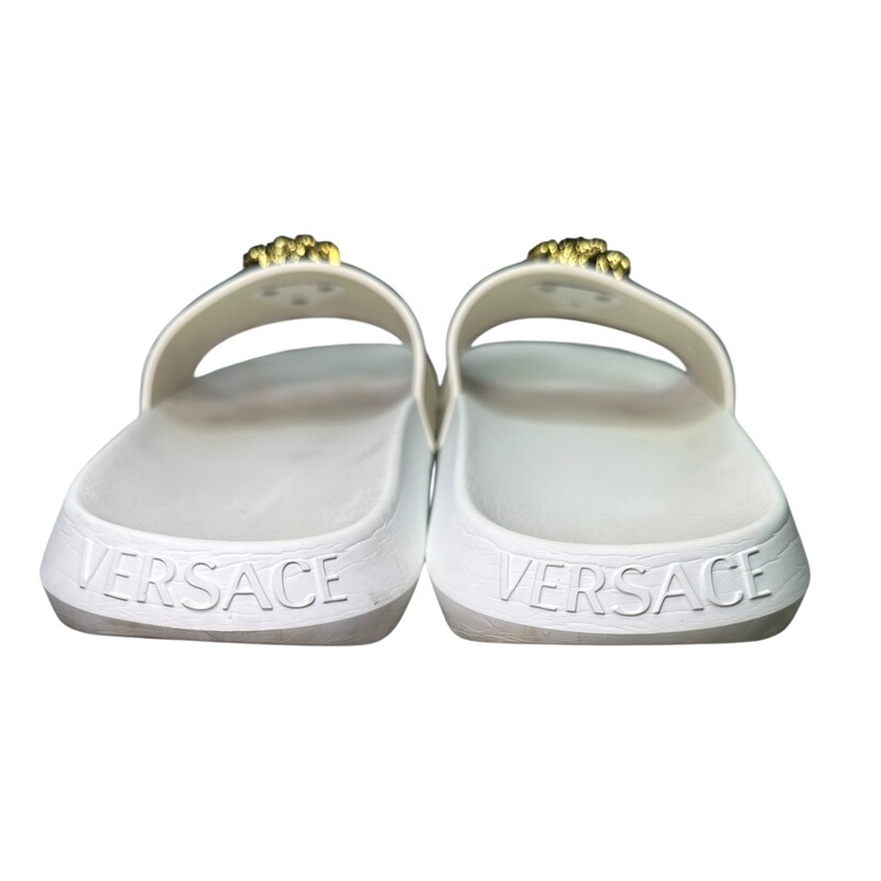Versace Medusa Slides White<br />
<br />
Size: 41<br />
<br />
In good condition.<br />
<br />
Does not come with the original dust bag or box.